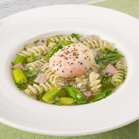 春の野菜がたっぷり 緑のミネストローネ