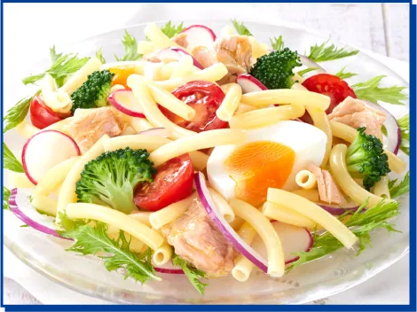 マカロニの彩りサラダのイメージ写真