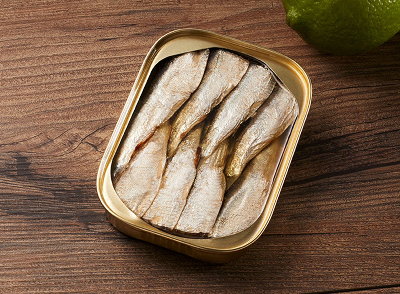 一尾ずつ手詰めする伝統的な製法