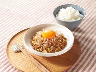 はごろも煮とねぎのユッケ風