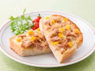 シーチキンとコーンのマヨチーズトースト