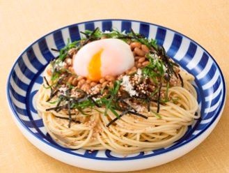 納豆チーズパスタ～温泉卵のせ～