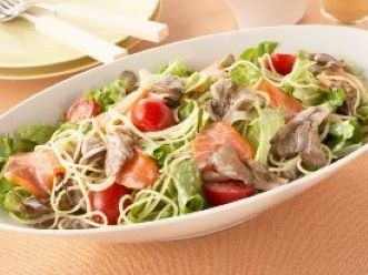 スモークサーモンと舞たけのサラスパサラダ
