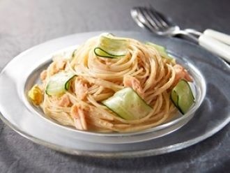 チキンときゅうりのごま風味ドレッシングのサラダ風パスタ