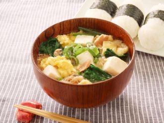 シーチキンとほうれん草のおみそ汁
