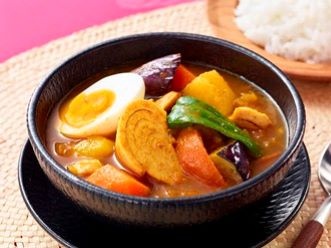 シーチキンとゴロッと夏野菜のすっきりスープカレー