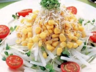 シャキッとコーンとじゃこの大根サラダ