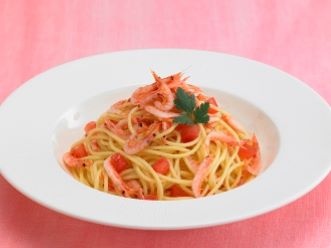 さくらえびとトマトの冷製パスタ