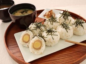 煮込みうずらのミニおにぎり