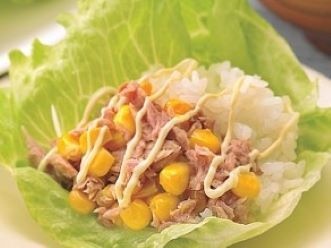 シーチキンPLUSコーンのレタス巻きごはん