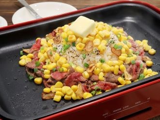 ホットプレートで焼肉バタコライス